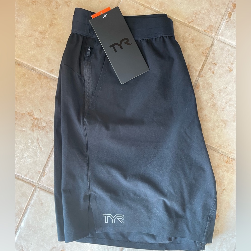 TYR UNBROKEN SHORT 7” linerless